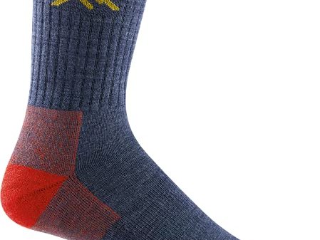 How to Keep Your Feet Warm and Dry Hiking
